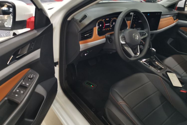 Volkswagen Bora 2025 car image #12