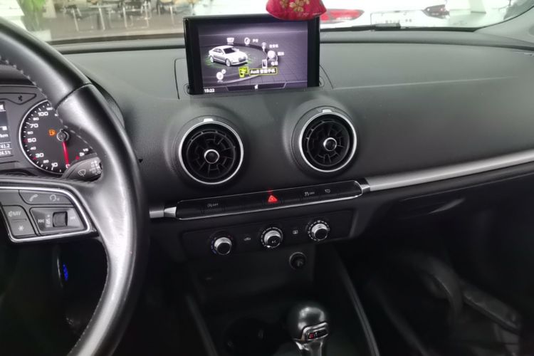 Audi A3 2019 car image #13