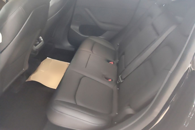 Tesla Model Y 2022 car image #10