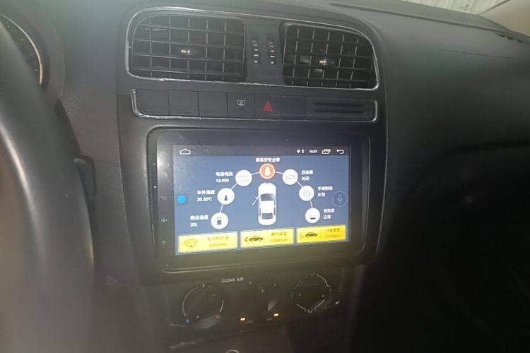 Volkswagen Polo 2018 car image #13