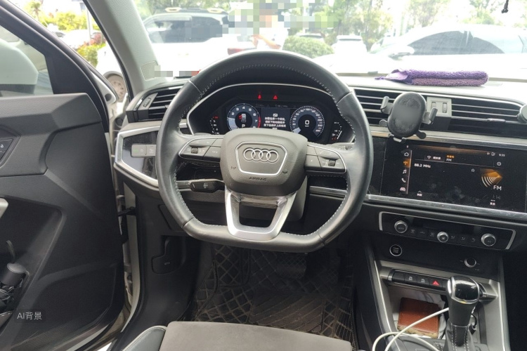 Audi Q3 2021 car image #12