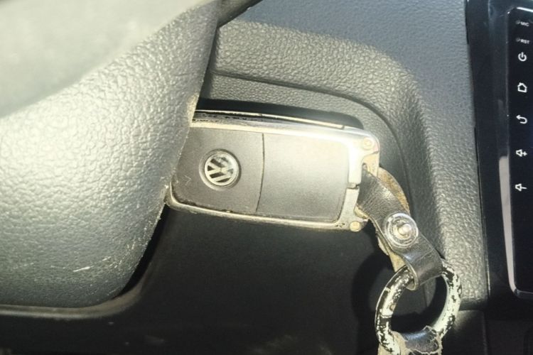 Volkswagen Santana 2020 imagen de coche #9