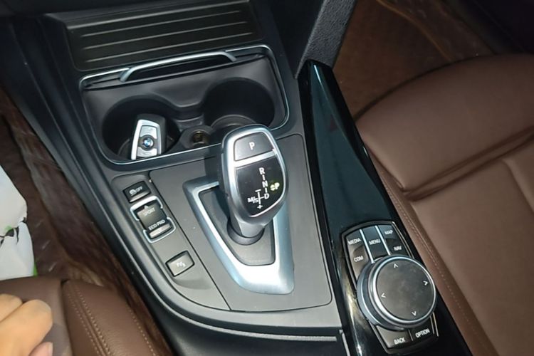 BMW 3 Series 2019 car image #14