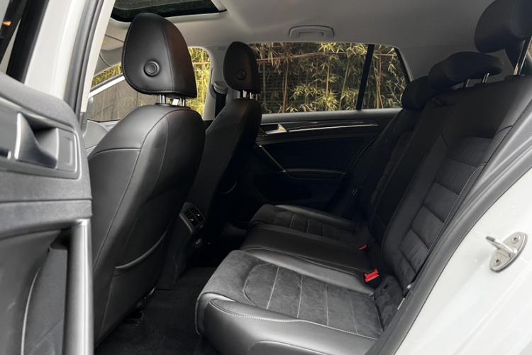 Volkswagen Golf 2020 #16 Volkswagen Golf 2020 car image #16