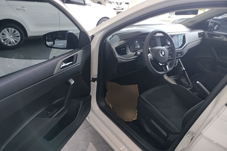 Volkswagen Polo 2021 car image #16