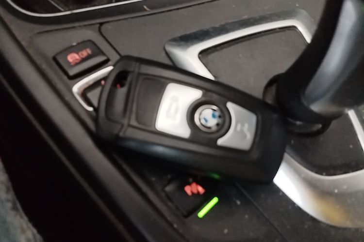 BMW 3 Series 2017 #9 BMW 3 Series 2017 car image #9