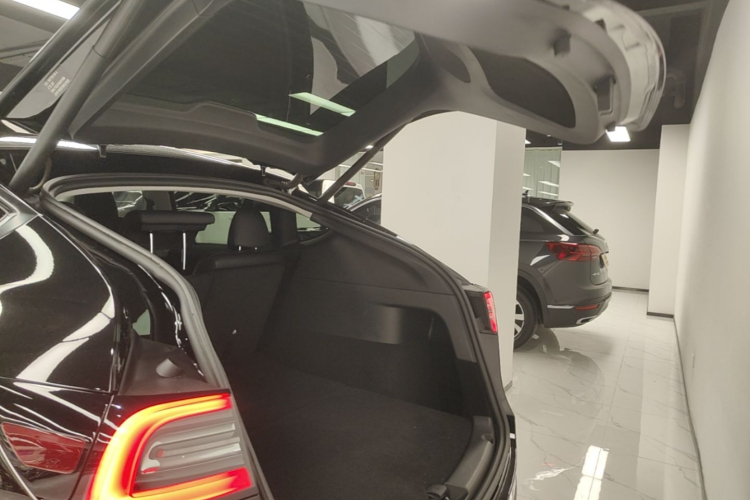 Tesla Model Y 2021 #19 Tesla Model Y 2021 car image #19