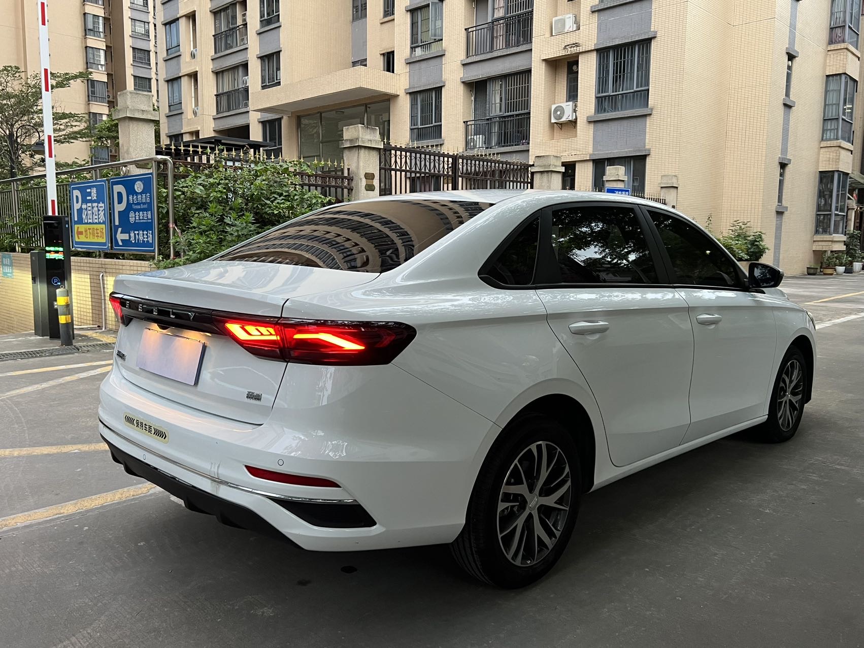 GEELY Emgrand 2024 immagine di auto #9