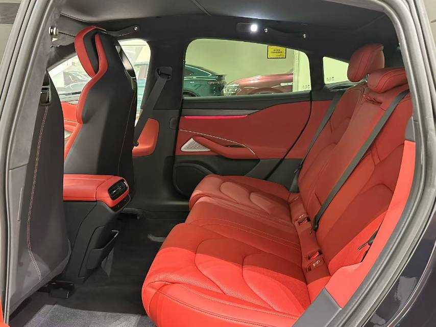 MI SU7 2025 immagine di auto #7