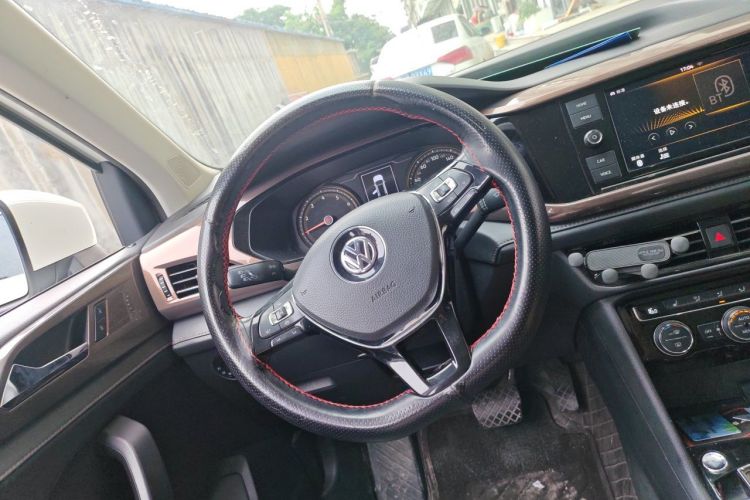 Volkswagen Tharu 2019 car image #15