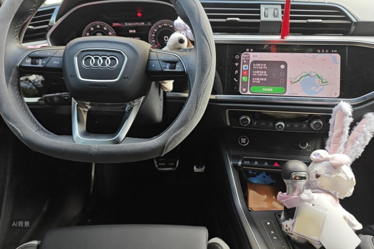 Audi Q3 2023 car image #11