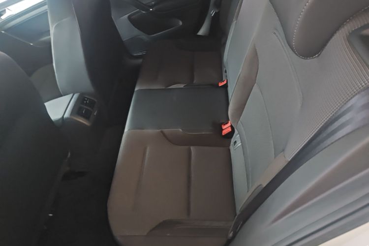 Volkswagen Golf 2018 car image #17
