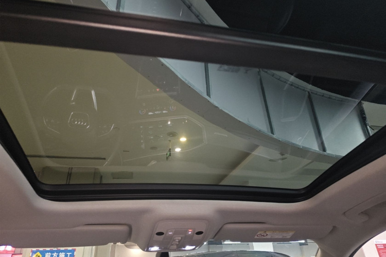Audi Q3 2021 car image #18