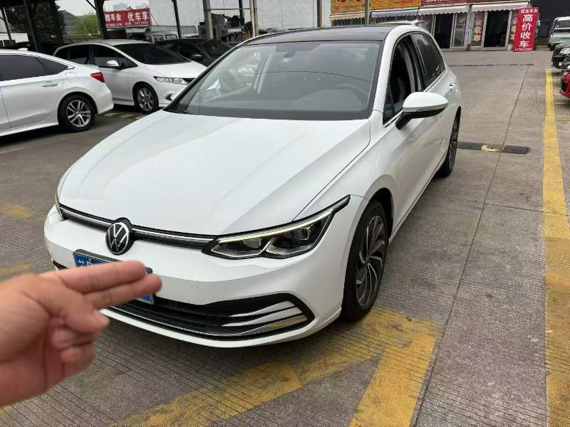 Volkswagen Golf 2022 car image #2
