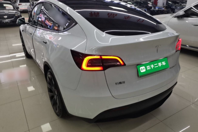 Tesla Model Y 2023 #5 Tesla Model Y 2023 car image #5