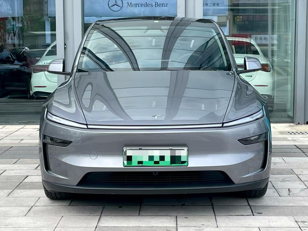Tesla Model Y 2025 #2 Tesla Model Y 2025 car image #2