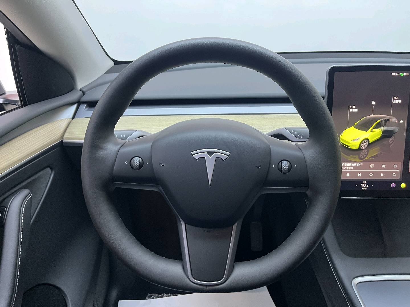 Tesla Model Y 2023 #7 Tesla Model Y 2023 car image #7