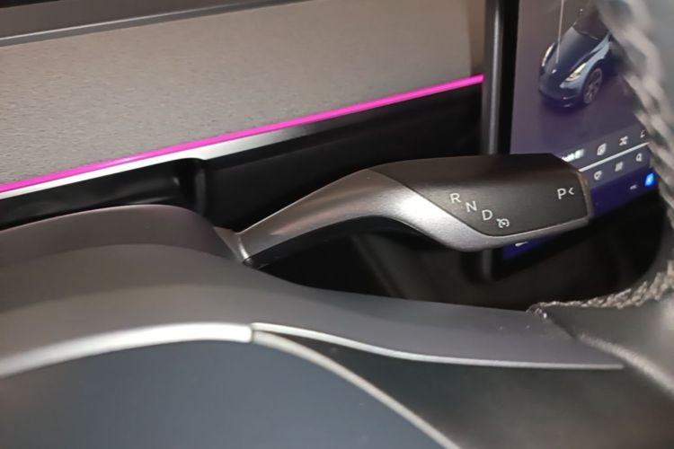 Tesla Model Y 2024 car image #14