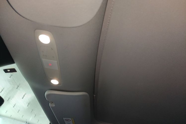 Tesla Model Y 2023 car image #18