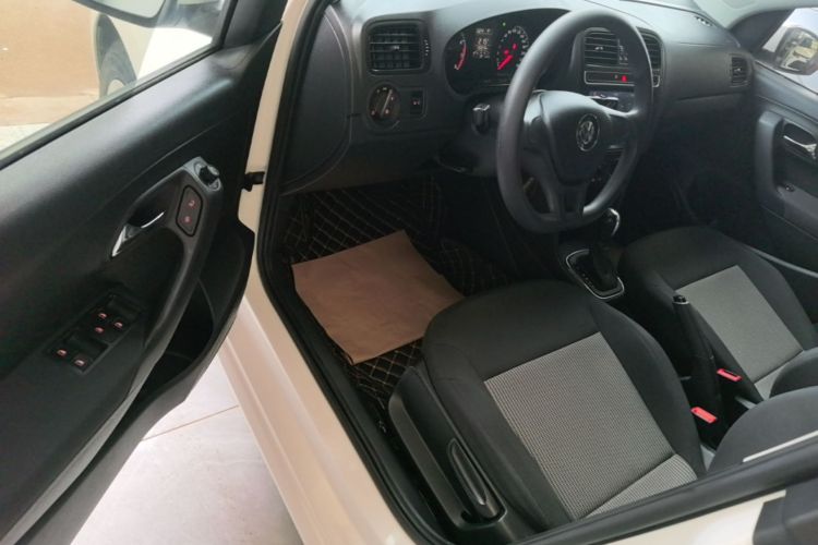 Volkswagen Polo 2017 car image #12