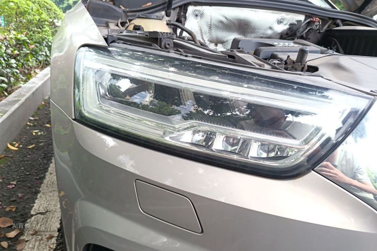 Audi Q3 2018 car image #8