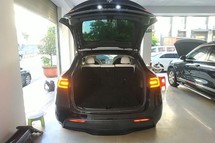 Tesla Model Y 2022 #19 Tesla Model Y 2022 car image #19