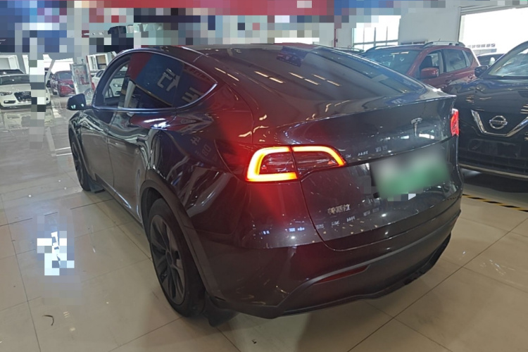 Tesla Model Y 2024 #5 Tesla Model Y 2024 car image #5