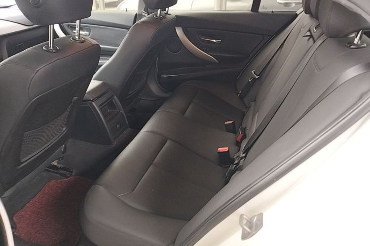 BMW 3 Series 2015 car image #17
