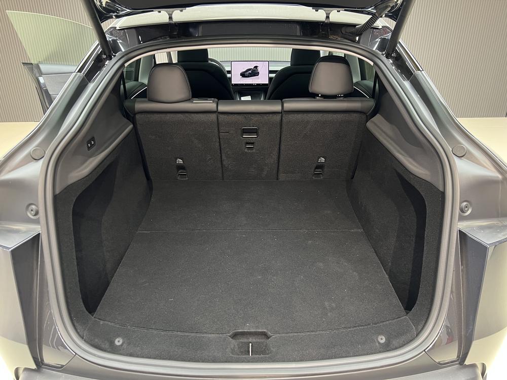 Tesla Model Y 2025 #16 Tesla Model Y 2025 car image #16