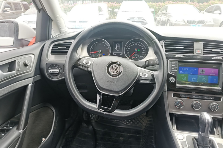 Volkswagen Golf 2016 car image #11