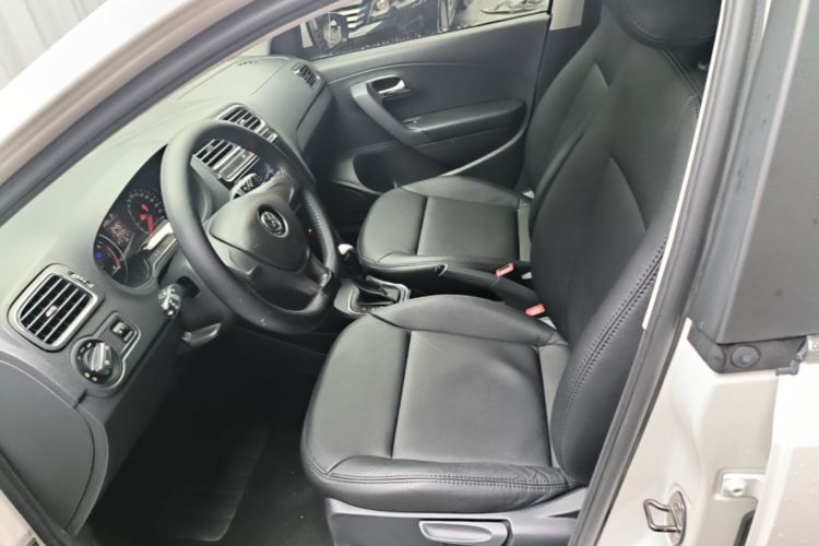 Volkswagen Polo 2015 #15 Volkswagen Polo 2015 car image #15