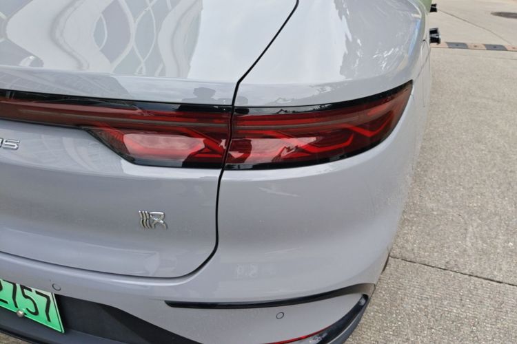 BYD Han 2025 car image #8