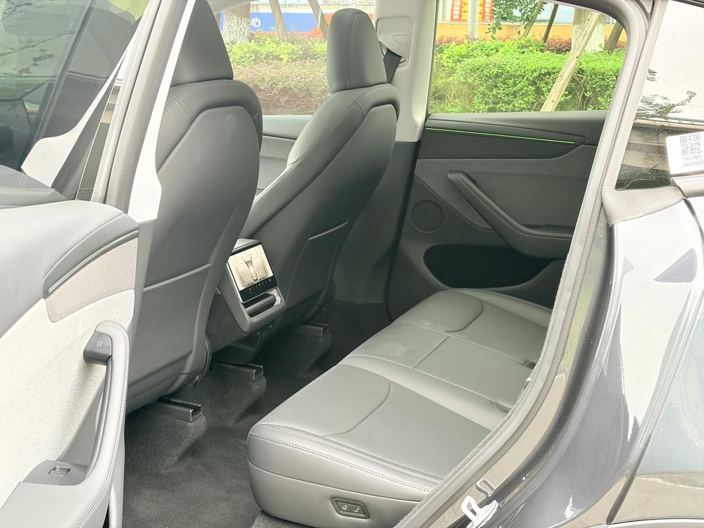 Tesla Model Y 2025 #12 Tesla Model Y 2025 car image #12
