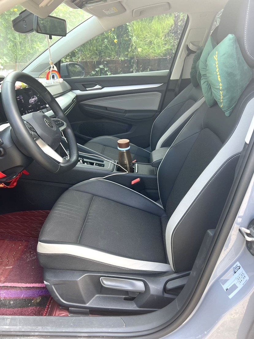 Volkswagen Golf 2023 car image #3