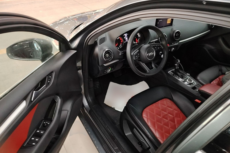 Audi A3 2019 immagine di auto #16
