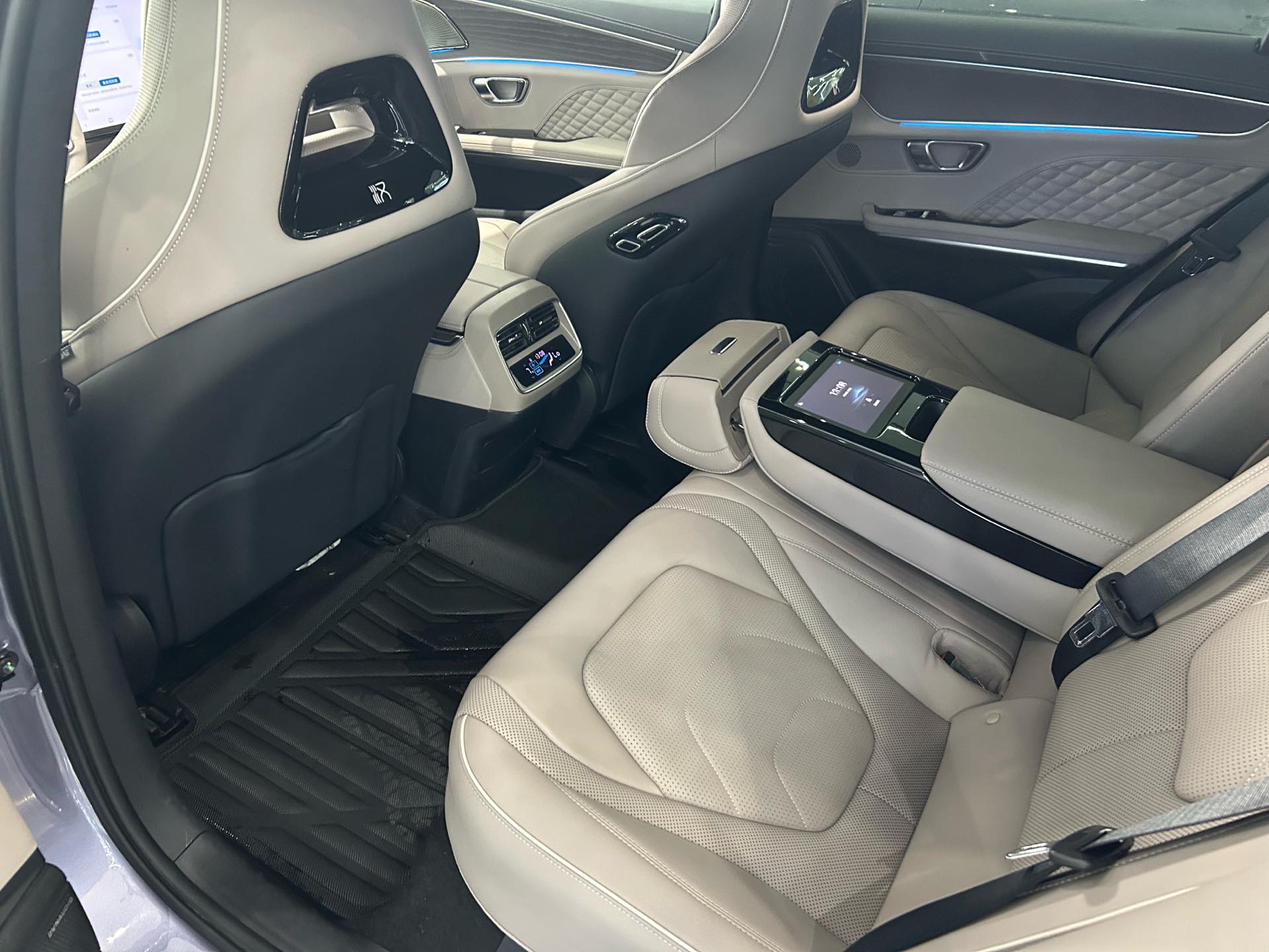 BYD Han 2024 car image #16