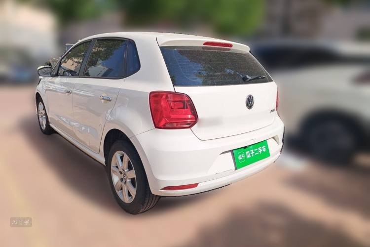 Volkswagen Polo 2015 car image #5