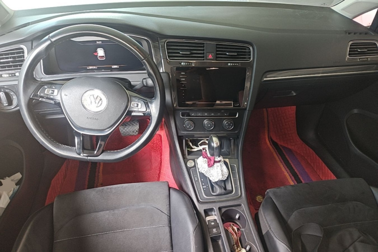 Volkswagen Golf 2020 car image #10