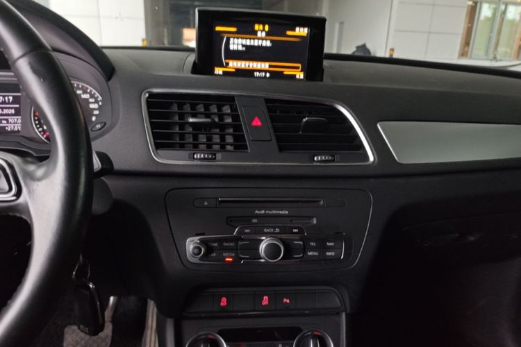 Audi Q3 2019 car image #15