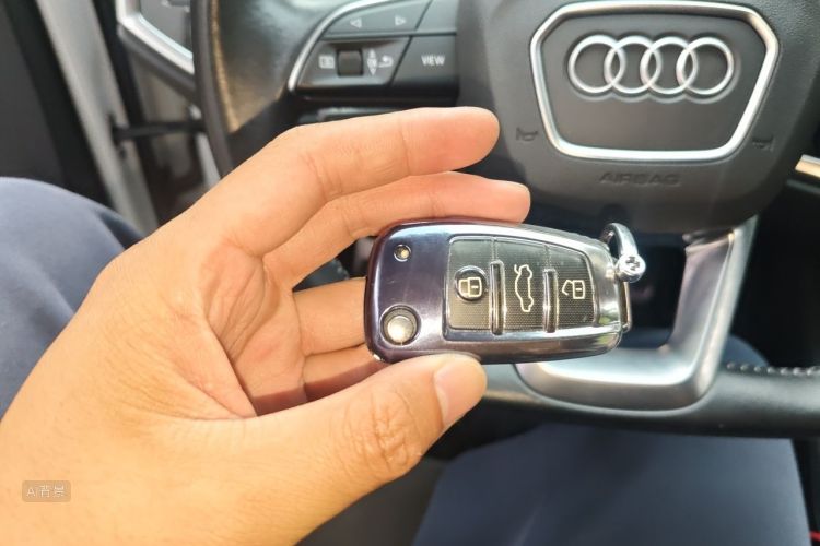 Audi Q3 2021 car image #10