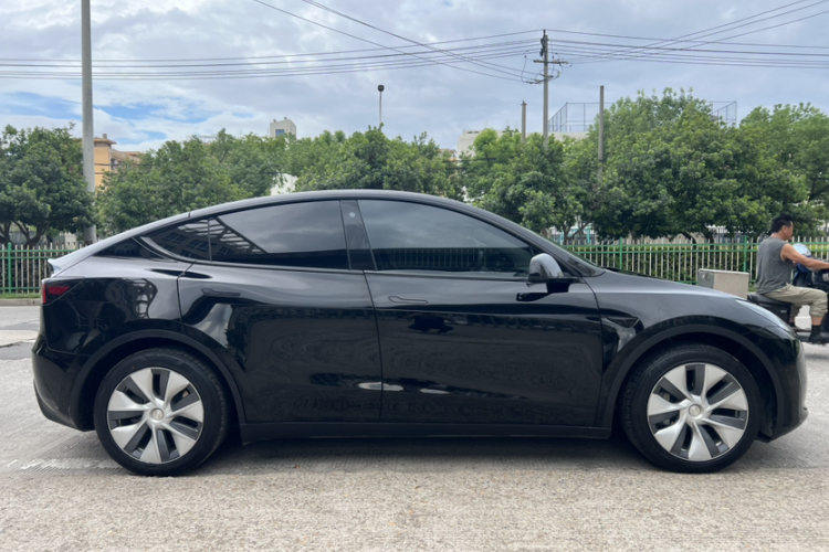 Tesla Model Y 2022 car image #5