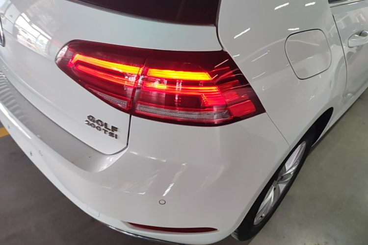 Volkswagen Golf 2019 car image #8