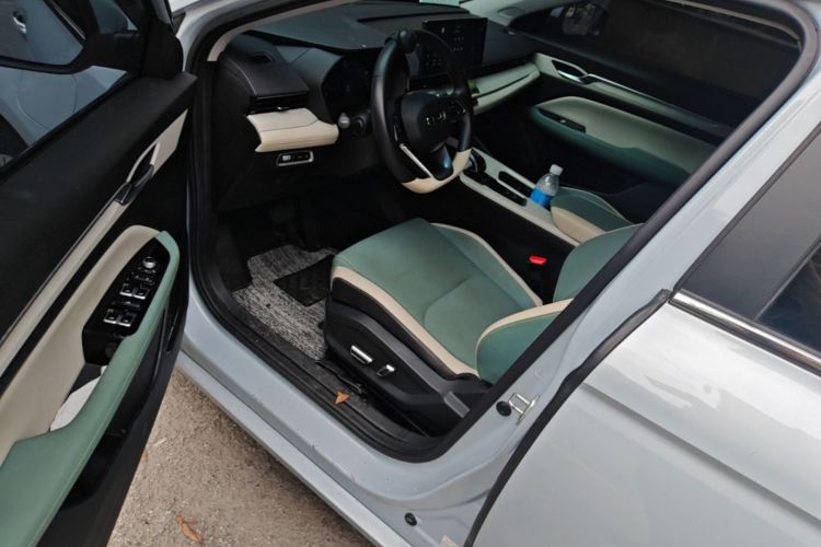 GEELY Emgrand L HiP 2022 car image #18
