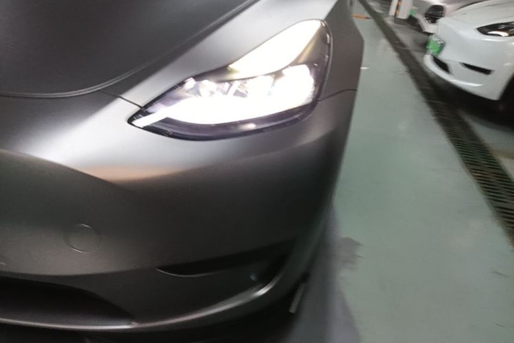 Tesla Model Y 2023 car image #23