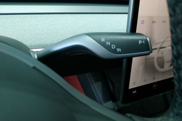 Tesla Model Y 2023 #14 Tesla Model Y 2023 car image #14