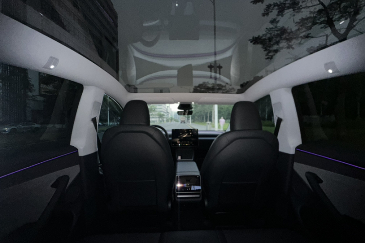 Tesla Model Y 2025 immagine di auto #27