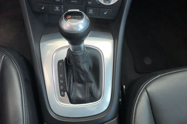 Audi Q3 2016 car image #15