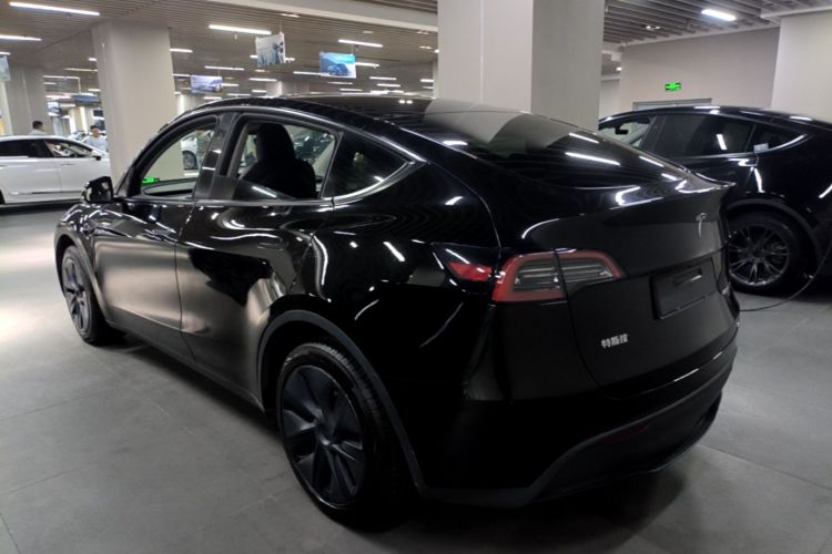 Tesla Model Y 2024 #5 Tesla Model Y 2024 car image #5