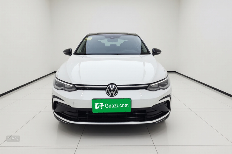 Volkswagen Golf 2023 car image #3