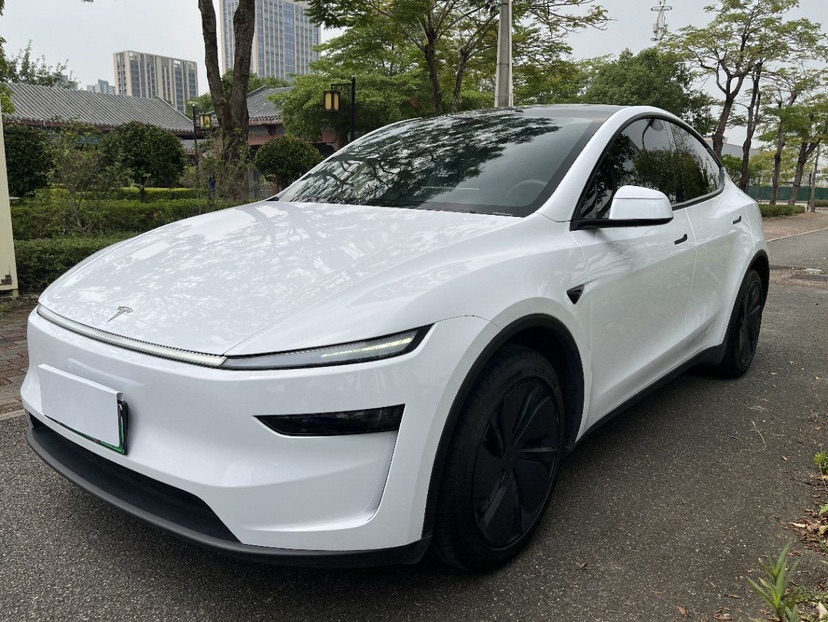 Tesla Model Y 2026 Tesla Model Y 2026 immagine di auto